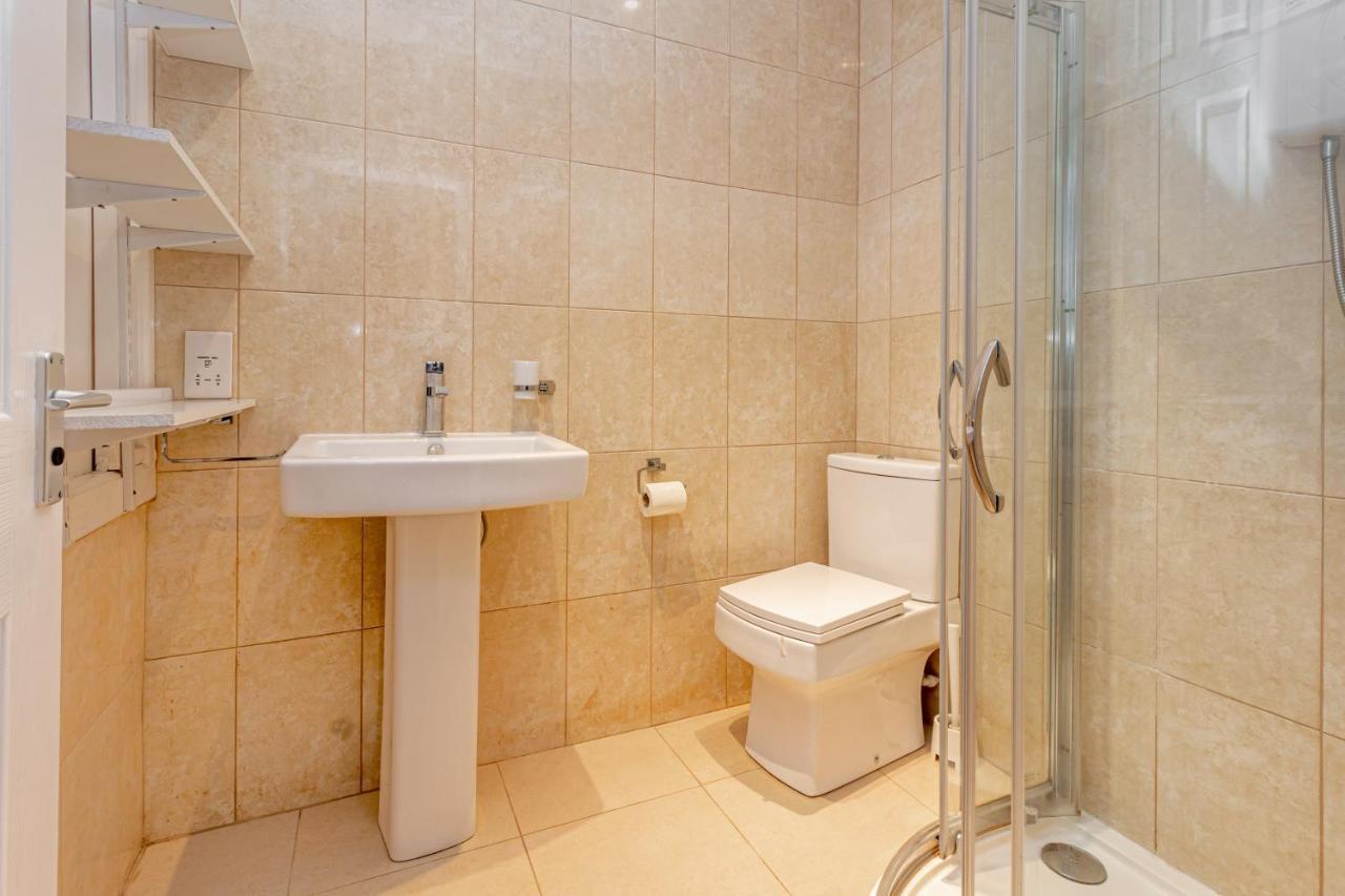 Guest Homes - Trinity Flat Вустер Экстерьер фото