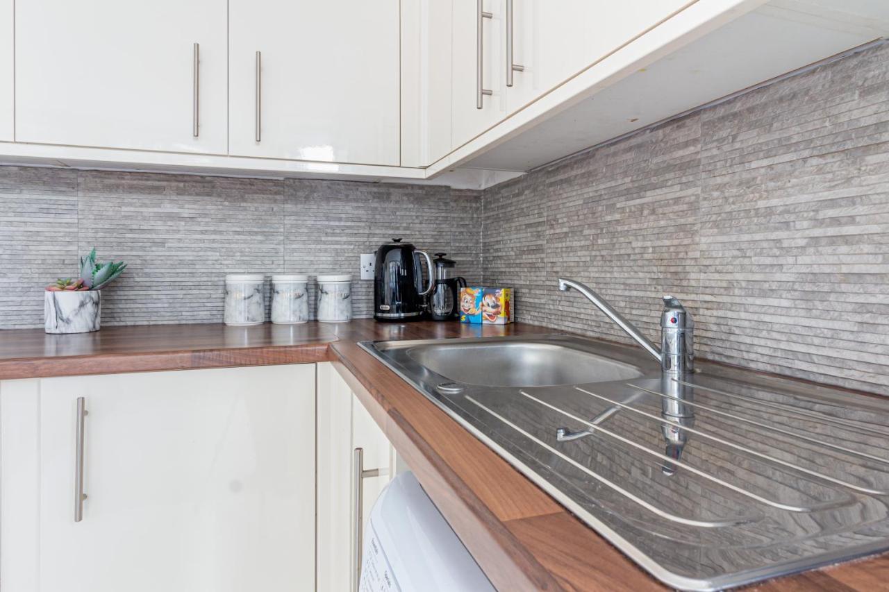 Guest Homes - Trinity Flat Вустер Экстерьер фото