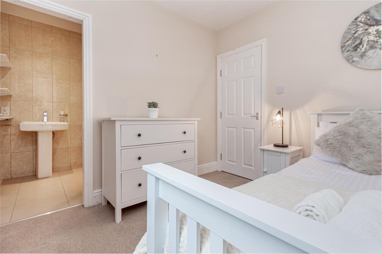 Guest Homes - Trinity Flat Вустер Экстерьер фото